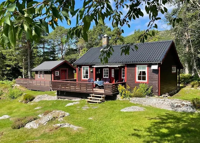 Sjarmerende Hytte Omgitt Av Vakker Natur